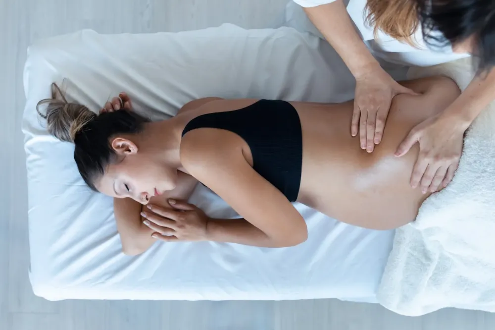 femme enceinte mal au dos ostéopathiewebp